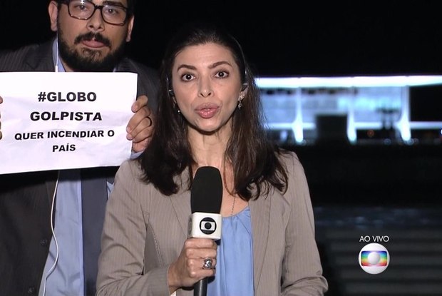 Ao Vivo Homem Invade Jornal Cartaz Globo Golpista TV Foco