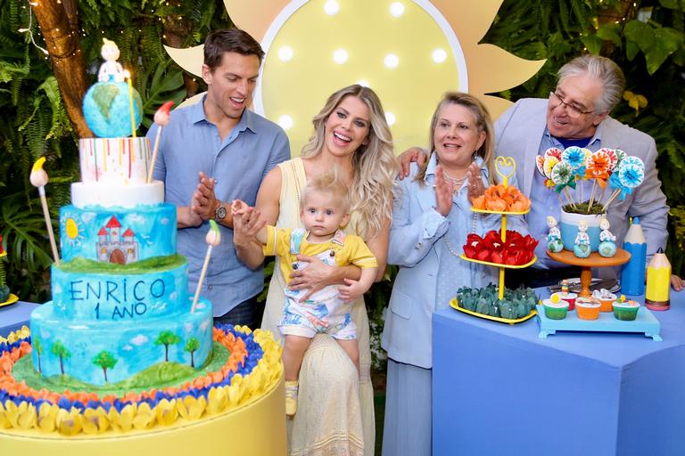 Karina Bacchi celebra primeiro aniversário do filho Enrico e faz um