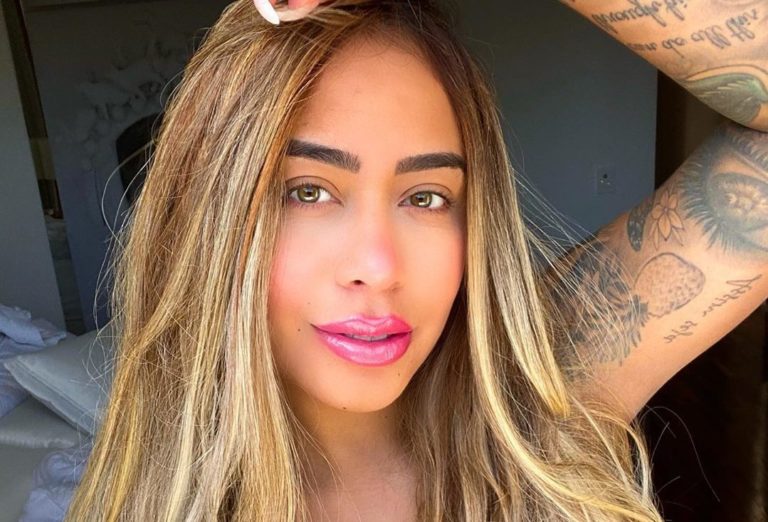 Rafaella Santos escancara parte íntima ao surgir calcinha micro