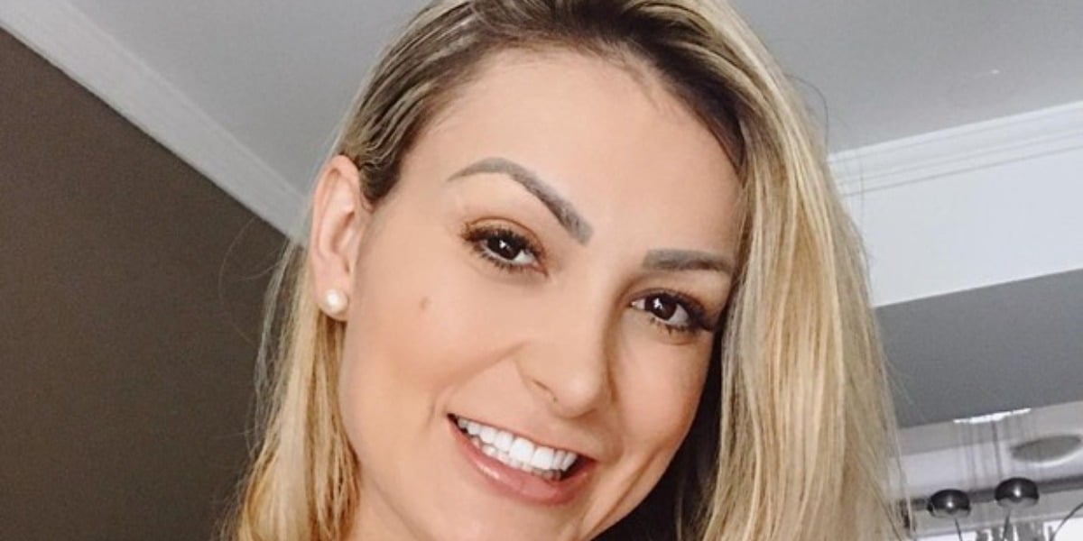 Andressa Urach mostra tudo faz tatuagem e afronta Pecado é julgar