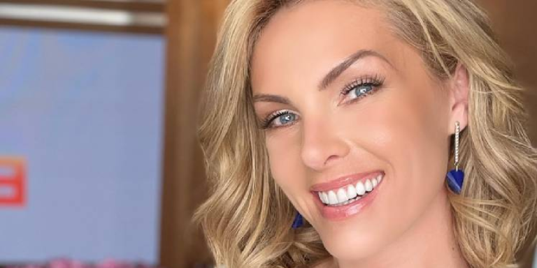 Ana Hickmann posa de biquíni cavado e deixa virilha à mostra