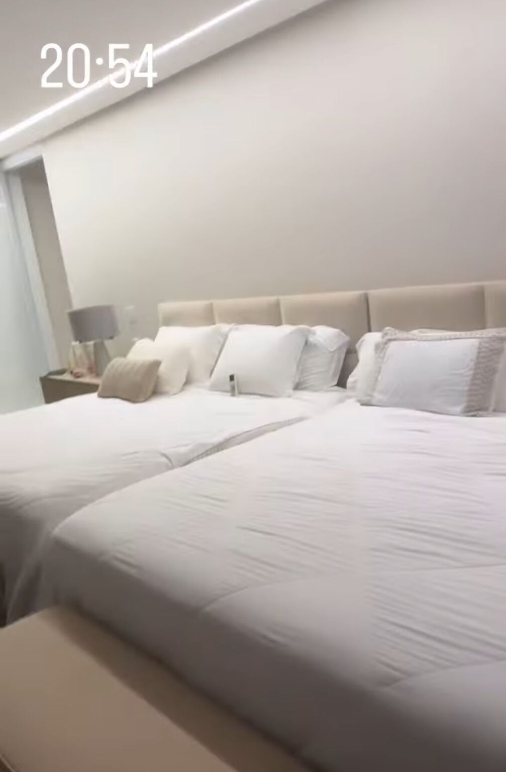 Hidro e luxo O quarto de Virginia e Zé Felipe cabe uma casa toda