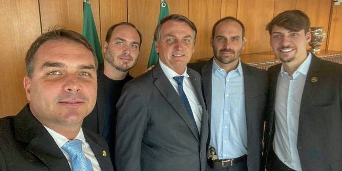 Filho De Bolsonaro Confessa Sobre Ser Gay Dar Uma Rapidinha