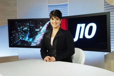 Mariana Godoy, apresentadora do “Jornal das Dez”, anda de ônibus