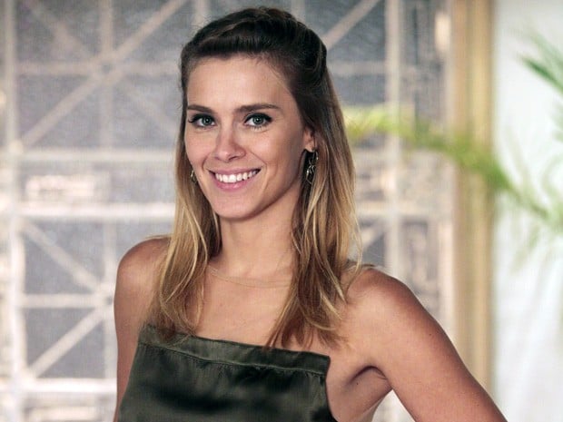 Carolina Dieckmann quase fica sem final em A Regra do Jogo - TV Foco