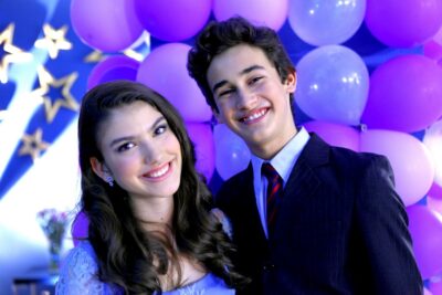 “Chiquititas”: Mili (Giovanna Grigio) e Duda (Filipe Bragança) são vencedores do baile.  (Foto: Lourival Ribeiro/ SBT)