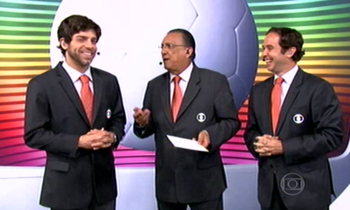 Juninho Pernambucano ao lado de Galvão Bueno e Caio Ribeiro em transmissão da Globo (Foto: Reprodução/Globo)