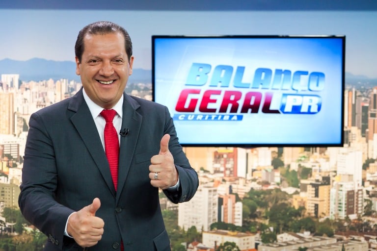 Gilberto Ribeiro apresenta o "Balanço Geral PR" (Foto: Divulgação)