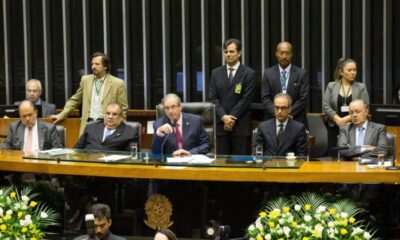 João Roberto Marinho na mesa com deputados (Foto: André Coelho/Agência O Globo