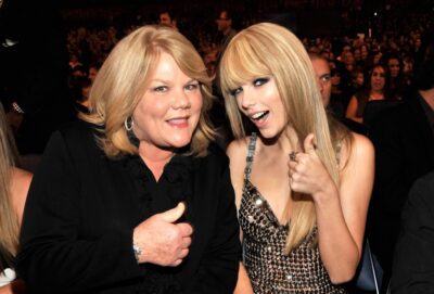 Taylor Swift e sua mãe Andrea (Foto: Divulgação)