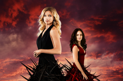 Emily Thorne (Emily Vancampe) Victória Grayson (Madeleine Stoweem) em Revenge (Foto:Divulgação)