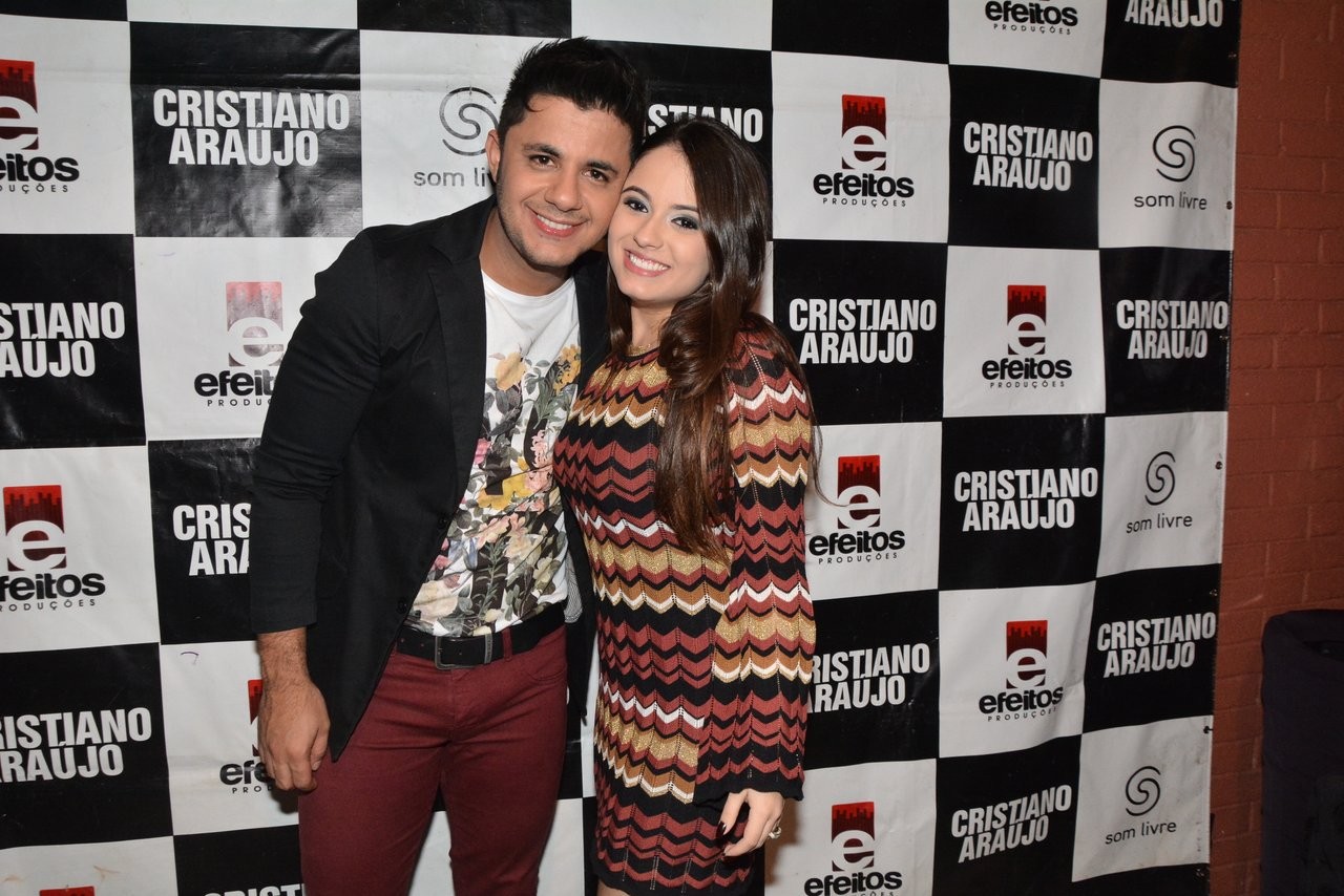 Namorada de Cristiano Araújo pediu cantor em casamento antes do acidente;  Confira a foto! - TV Foco