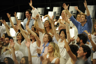 Elenco da Globo durante gravação de vinheta de fim de ano. (Foto: Divulgação)