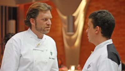 Chef Carlos Bertolazzi e o vencedor da temporada, Filipe
(Foto: Divulgação/FremantleMedia/SBT)