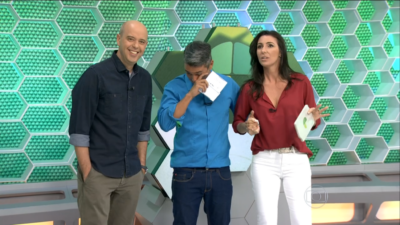 Ivan Moré se emociona ao despedir-se do Esporte Espetacular.