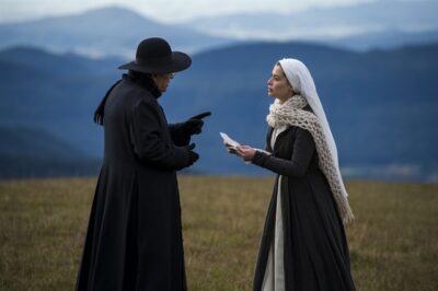 Lívia (Alinne Moraes) e Padre Luís (Carlos Vereza)
(Foto: TV Globo / Estevam Avellar)