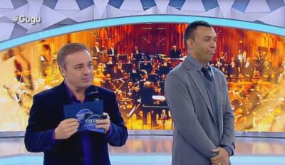 Gugu realiza sonho de gari cantor em seu programa. (Foto: Reprodução/TV Record)