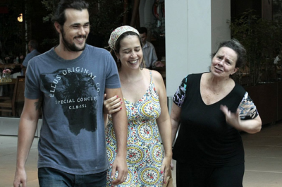 Paloma, Debora e Bruno Ferrari passeam por shopping no Rio (Foto reprodução)