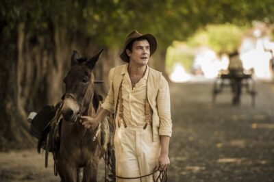 Sergio Guizé (Candinho) em Eta Mundo Bom; novela está de volta no Vale a Pena Ver de Novo (Foto: Globo/João Cotta)