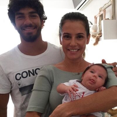 Déborah Secco com seu marido, Hugo Moura e filha, Maria Flor (Foto: Reprodução)