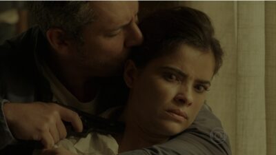 Romero (Alexandre Nero) e Tóia (Vanessa Giácomo) em cena de 