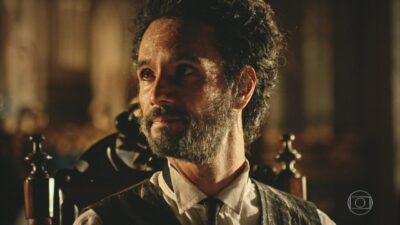 Afrânio (Rodrigo Santoro) em cena de 