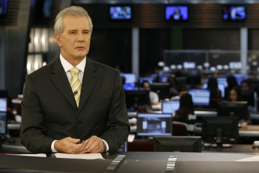 Celso Freitas comanda o "Jornal da Record" (Foto: Divulgação)