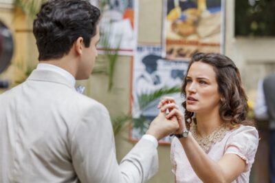 Celso (Rainer Cadete) conversa com Maria (Bianca Bin) em cena de 