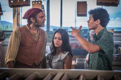 Santo (Domingos Montagner), Olívia (Giullia Buscacio) e Lucas (Lucas Veloso)
(Foto: Globo/Caiuá Franco)