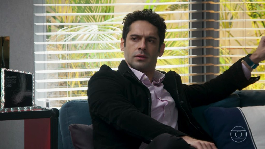 Beto (João Baldasserini) em cena de "Haja Coração" (Foto: Reprodução/Globo)