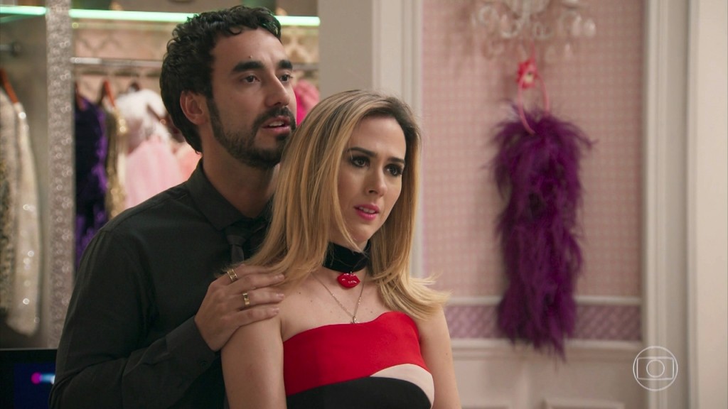 Leozinho (Gabriel Godoy) e Fedora (Tatá Werneck) em cena de "Haja Coração" (Foto: Reprodução/Globo)