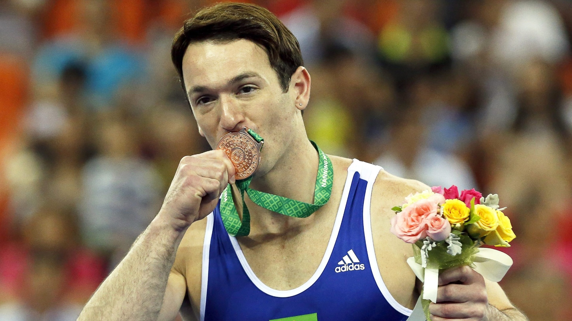 Ginasta Diego Hypolito exibe medalha de ouro conquistada no solo da etapa de Cottbus (ALE) da Copa do Mundo de Ginástica (Foto: Reprodução/Instagram)