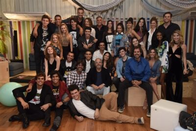 Elenco durante apresentação da novela para a imprensa
(Foto: Globo/Cesar Alves)