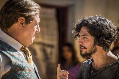 Afrânio (Antonio Fagundes) e Miguel (Gabriel Leone) se enfrentam
(Foto: Globo/Caiuá Franco)