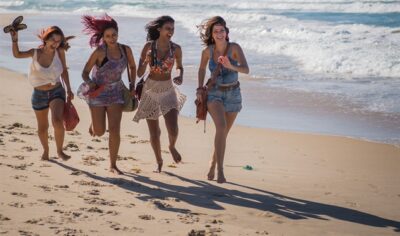 Joana (Aline Dias), Sula (Malu Falangola) e as amigas
(Foto: Globo/Caiuá Franco)