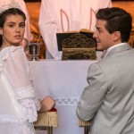 Mafalda (Camila Queiroz) e Romeu (Klebber Toledo) em cena de 