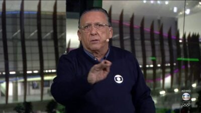 Galvão Bueno na transmissão da partida entre Brasil e Iraque, ontem (07)
(Foto: Reprodução/Globo)