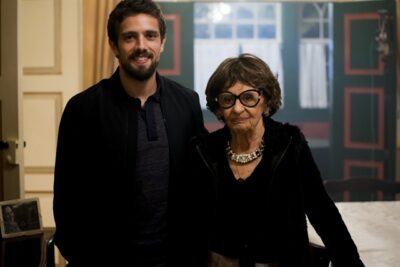 Sinhá (Laura Cardoso) com Cesar (Rafael Cardoso)
(Foto: Globo/Cesar Alves)