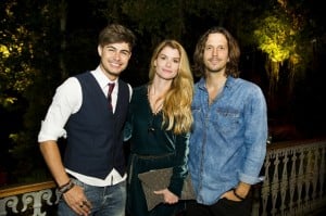 Léo (Rafael Vitti), Diana (Alinne Moraes) e Gui (Vladimir Brichta) em "Rock Story" (Foto: Globo/César Alves)