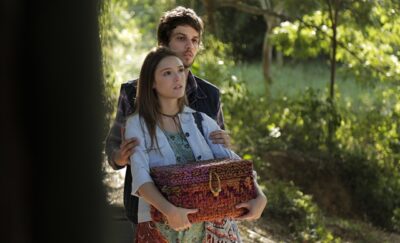 Helô (Isabelle Drummond) e Pedro (Chay Suede) em cena de 