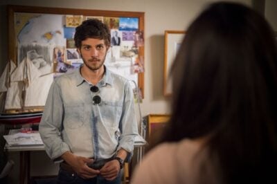 Pedro (Chay Suede) e Suzana (Gabriela Duarte) em cena de 