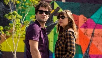 Tiago (Humberto Carrão) e Isabela (Alice Wegmann) em cena de 