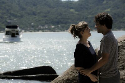 Isabela (Alice Wegmann) e Tiago (Humberto Carrão) em cena de 'A Lei do Amor'
(Foto: Globo/Raphael Dias)