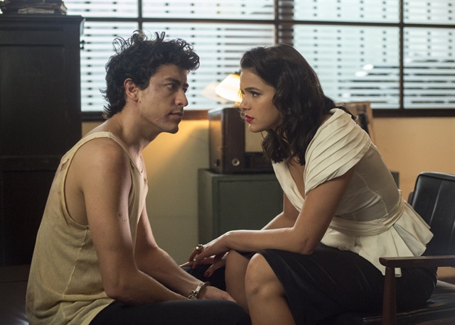 Beatriz (Bruna Marquezine) e Davi (Jesuíta Barbosa) em cena de 'Nada Será Como Antes' (Foto: Globo /Estevam Avellar) 