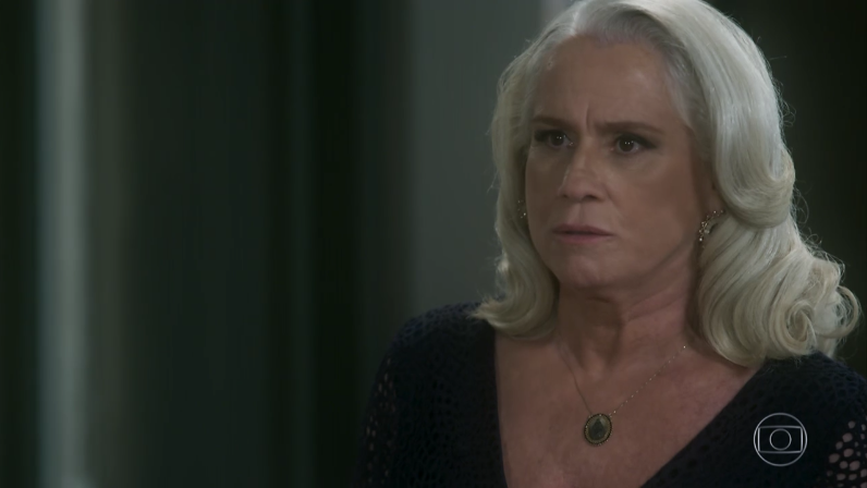 Magnólia (Vera Holtz) em cena de "A Lei do Amor" (Foto: Reprodução/Globo)