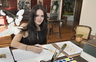 Isabelle Drummond na aula de pintura para 'Novo Mundo'
(Foto: Globo/Cesar Alves)