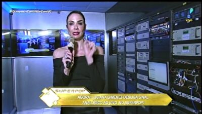 Luciana Gimenez desligando sinal analógico na RedeTV! (Foto: Reprodução/RedeTV!)