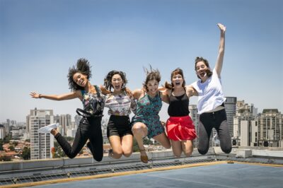 As atrizes Heslaine Vieira, Ana Hikari, Gabriela Medvedovski, Daphne Bozaski e Manoela Aliperti
(Foto: Globo/Ramón Vasconcelos)