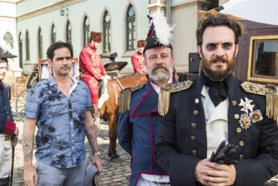 Bastidor - Capitão (Murilo Grossi), Thomas (Gabriel Braga Nunes) e diretor artístico Vinicius Coimbra
(Foto: Globo/Mauricio Fidalgo)