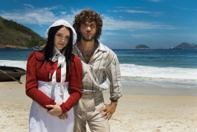 Anna (Isabelle Drummond) e Joaquim (Chay Suede) em 